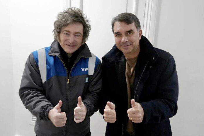 Flavio Bolsonaro y Milei